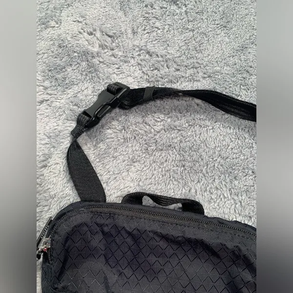 Athleta black belt bag fanny pack - Image 5