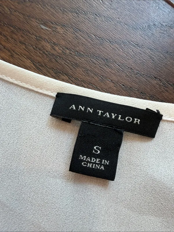 Ann Taylor Factory Cream Sleeveless V-Neck Textured Camisole - Small - C69-006 - Image 2