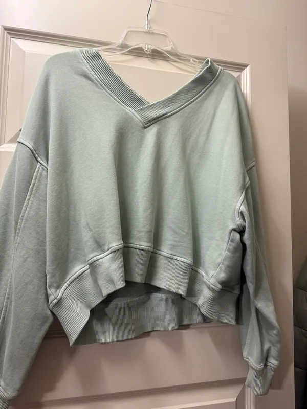 American Eagle Aerie Cropped Sweater And Sweatpants - Image 3
