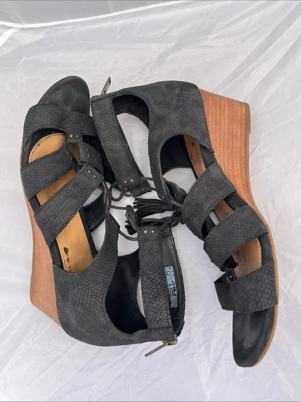 UGG Yasmin Snake Embossed Leather Wedge Sandals - Size 8.5 - Image 13