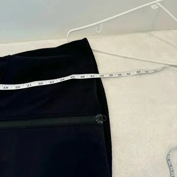 Lululemon womwens jacket size 4 - Image 11