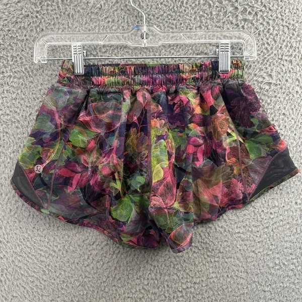 Lululemon Hotty Hot Low Rise Shorts 2.5" Vivid Floral Athletic Gym Women's‎ 4 - Image 2