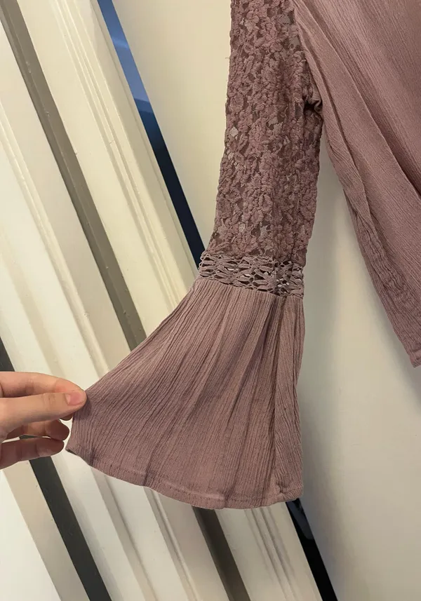 Mudd Light Purple Lacey Long Sleeve Crop Top - Size Small - Image 2
