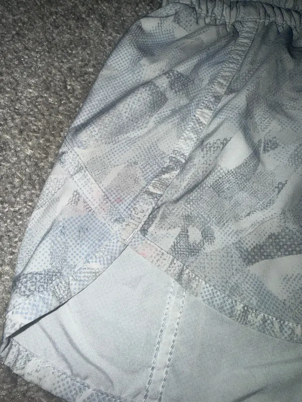 Lululemon Track That Shorts 3" size 6 tropical shadow starlight multi - Image 3