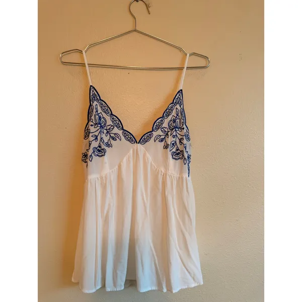 Love on a Hanger Camisole Women Large White Blue Embroidered Boho Babydoll Top - Image 2
