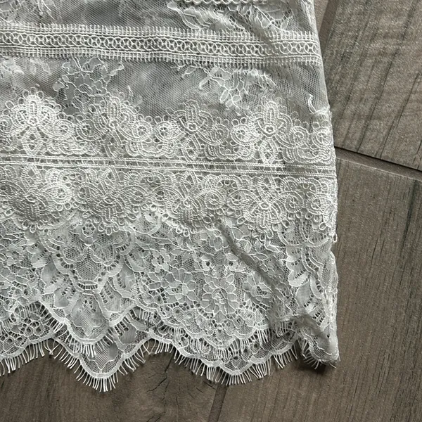 White House black market lace top - Image 4