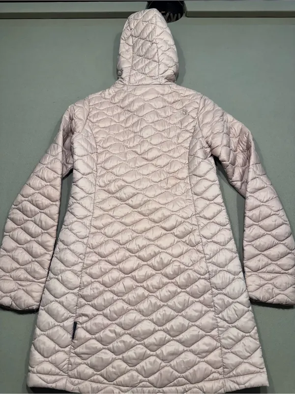 The North Face Women's ThermoBall Eco Hooded Parka - Blush Pink - Image 3