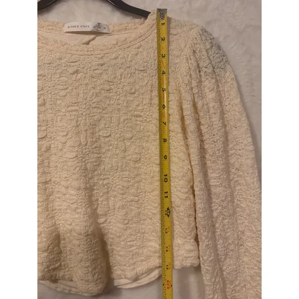 Altar'd State Ivory Textured Lace Cropped Long Sleeve Keyhole Back Top‎ Medium - Image 3