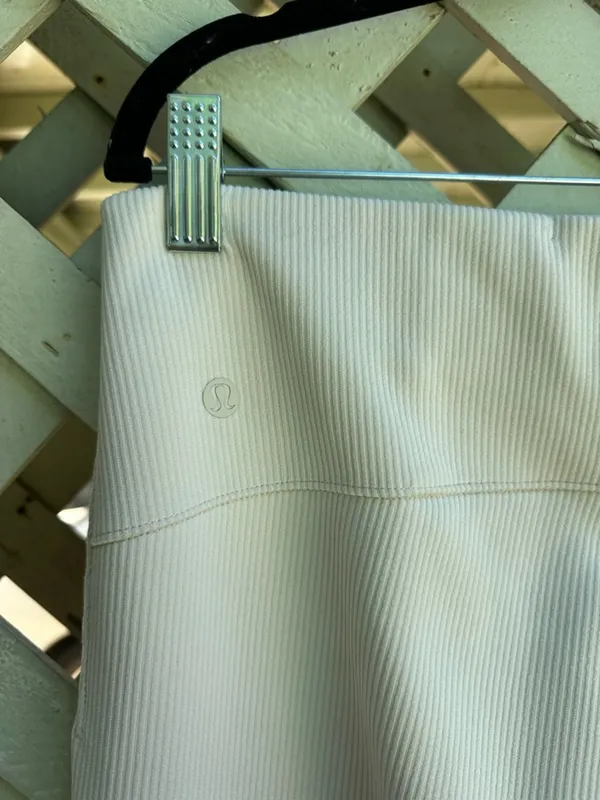 Lululemon SOFTSTREAM ribbed flare leggings - Image 5