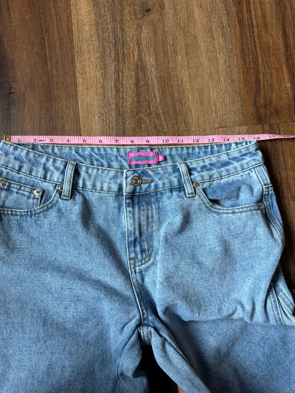EDIKTED Genna Contrast Panel Low Rise Jeans - Image 4