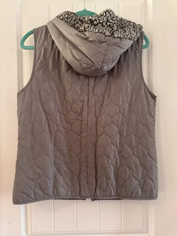 Altar'd State Taupe Sherpa Lined quilted‎ vest Women's Medium - Image 4