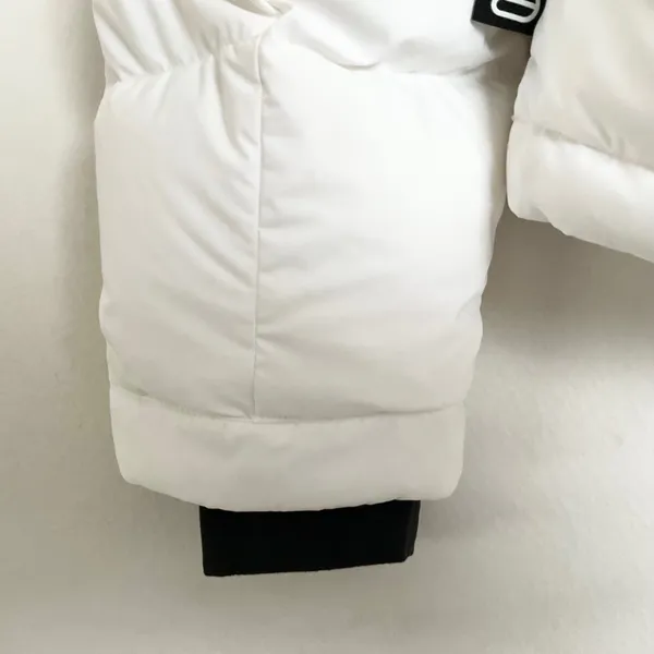 Aritzia The Super Puff™ Shorty cliMATTE™ Down Puffer Jacket White M - Image 13
