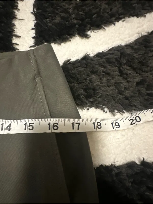 Lululemon Utilitech Relaxed-Fit High-Rise Short 3.5" W7DBWS size 4 army green - Image 5