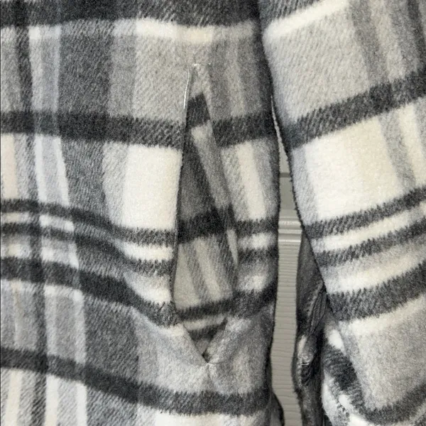 Thread & Supply Womens Gray Button Down‎ Plaid Shacket Size Med Flannel Fall - Image 6