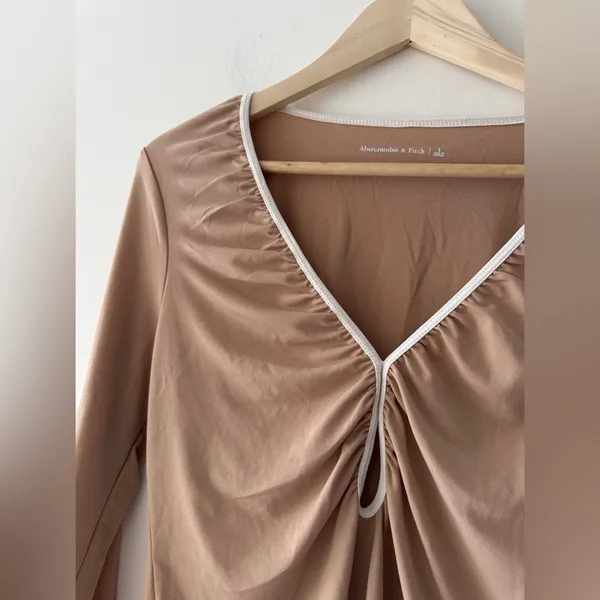 Abercrombie‎ Ruched Cut Out Long Sleeve Top - Image 3