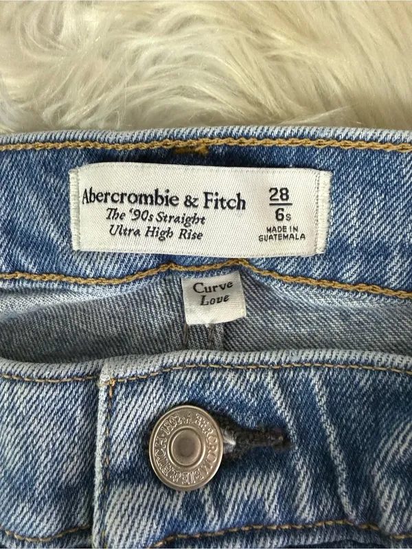Abercrombie & Fitch Curve Love 90s Straight Jeans Size 6S/28 Distressed - Image 3