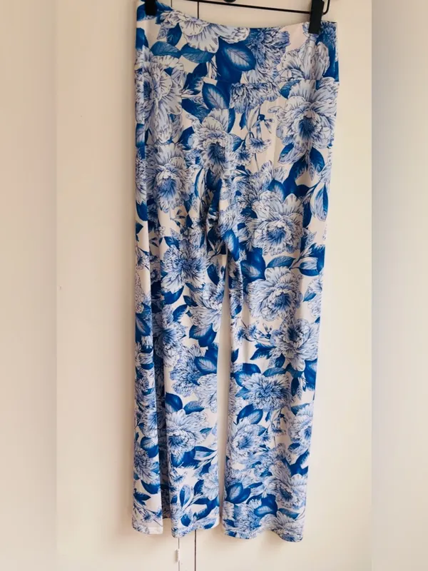 Veronica M Blue White Floral High Rise Flare Pants Bell Bottom Yoga Stretch - Image 8