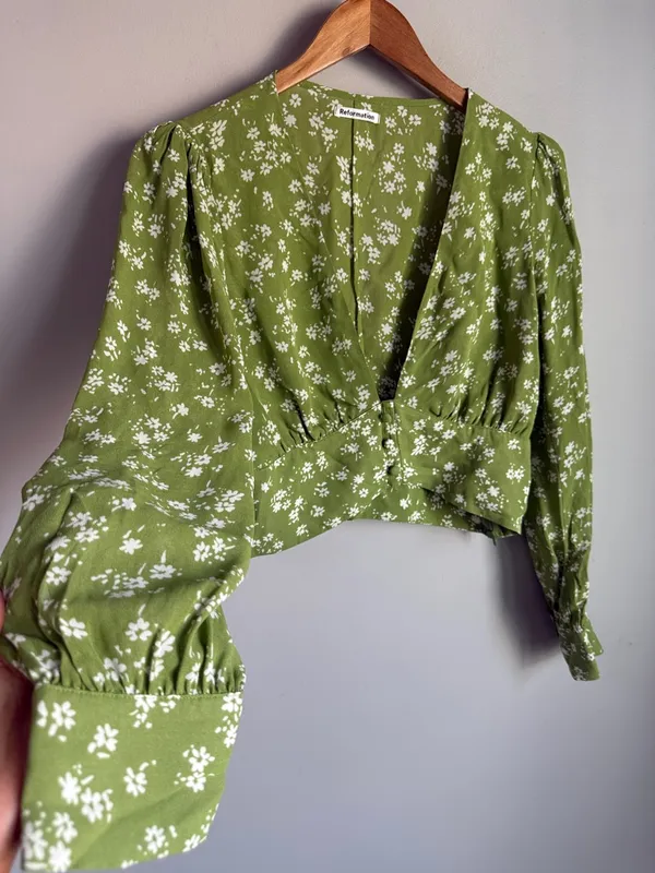 REFORMATION Averie top in color scallion - Image 5