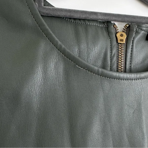 NWT Kurious Faux Leather‎ Boxy Zip Back Sleeveless Crop Top Gray Medium - Image 5