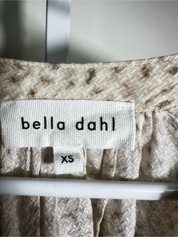 P3. Bella Dahl Cream Dot Print Short Sleeve Blouse - Image 2