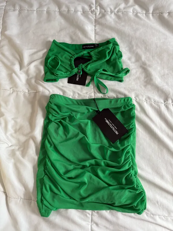 Pretty Little Thing Green Set Top and Mini Skirt - Image 2