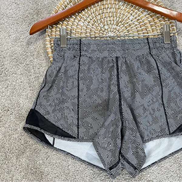 Lululemon Women’s Hotty Hot Shorts Pull On 4” Lined in Seawheeze Size 6 - Image 2