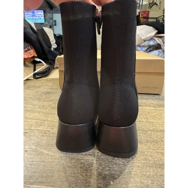 Gentle Souls by Kenneth Cole Eileen Stretch Leather Side Zip Boot Size 5 Black - Image 5