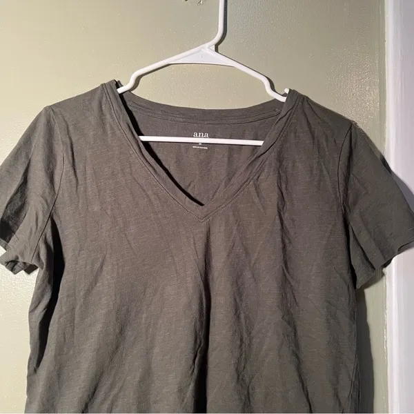 A.n.a. Women's Size Medium T-Shirt V-Neck Short‎ Sleeve Dark Army Green Cotton - Image 4