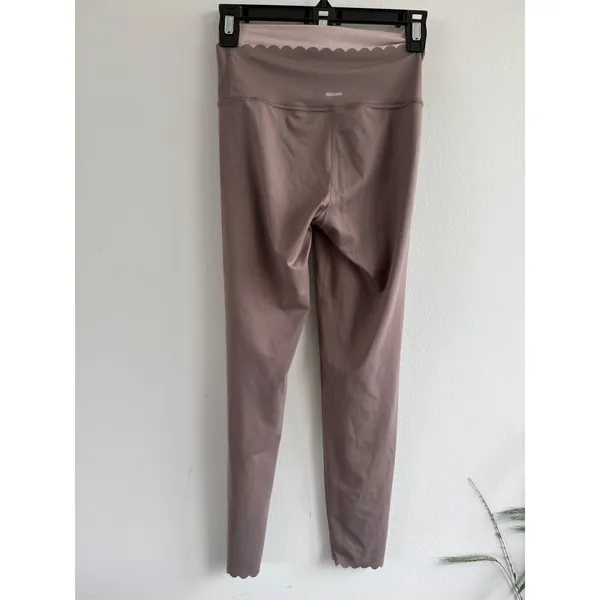 Aerie Offline Real Me High Waisted Leggings Taupe Scalloped Hem Size M‎ - Image 4