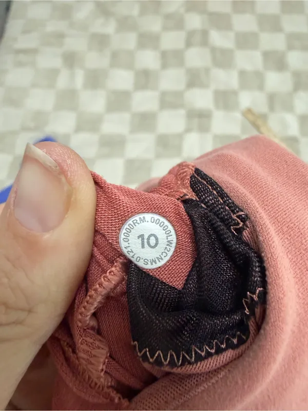 Lululemon Forward Fold Bra *Light Support, C/D Cups
Rustic Coral‎ size 10 - Image 4