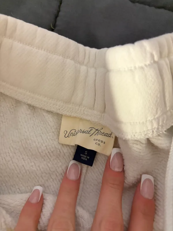 Universal Threads sweat shorts - Image 3