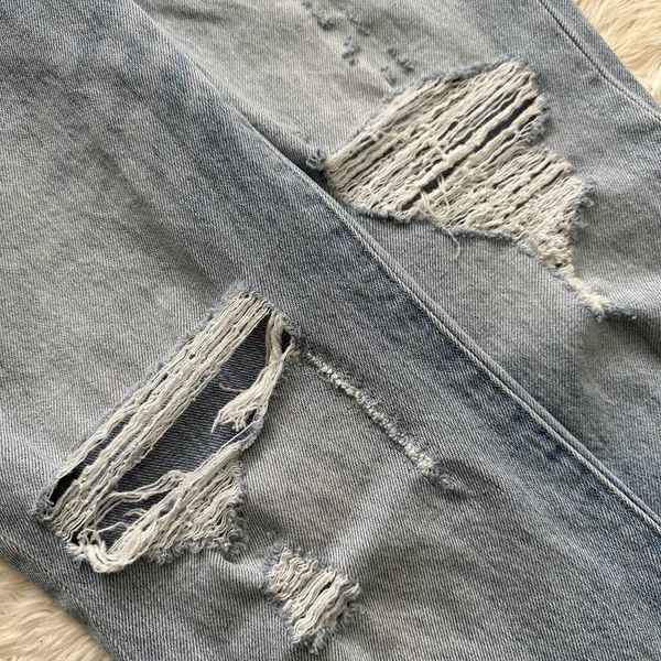 Madewell Jeans The Perfect Vintage in Calabria Wash: Ripped Edition 26 - Image 8