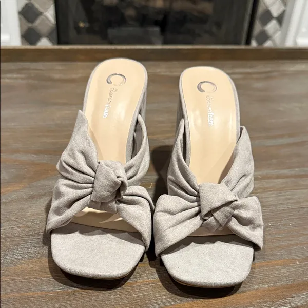 Journee Collection Tabithea Grey Block Heel Sandals Square Toe‎ Size 9 NIB - Image 7