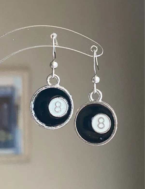Handmade y2k funky grunge style 8 ball simple dangle earrings 🎲🖤💕 - Image 2