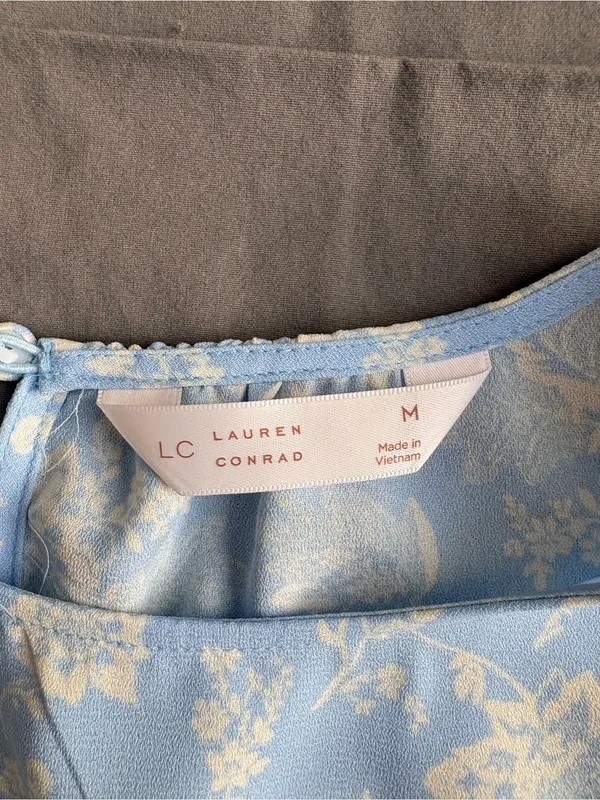 LC Lauren Conrad Light Blue Floral Short Sleeve Blouse - Image 5