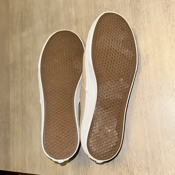 Vans - Image 2