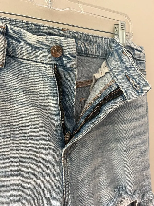 American Eagle Sz 14 Mom Jeans curvy straight leg high-rise fit with distressing - Image 4