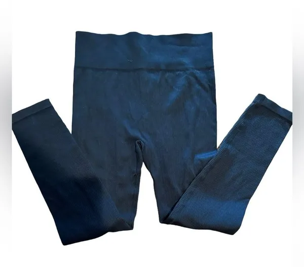 Women’s 2 Piece Leggings & Crop Top - Image 2
