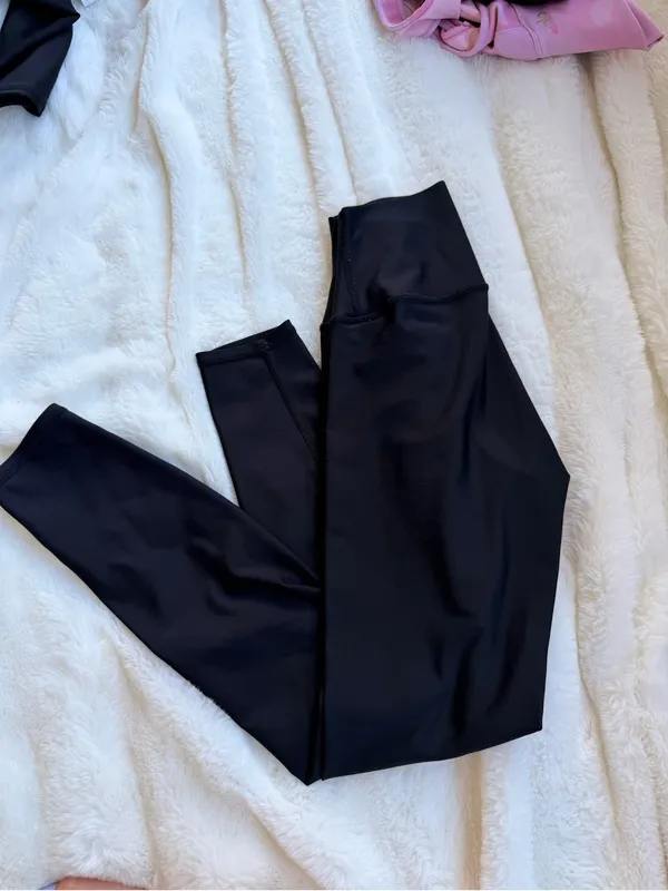 ALO Yoga Black High-Rise Leggings with Subtle Logo - Image 2