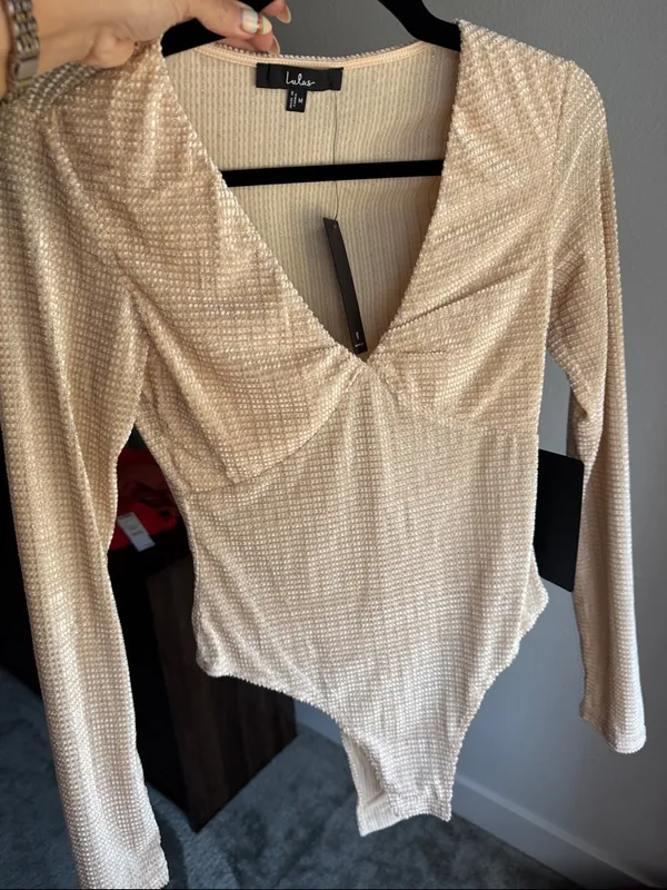 NWT: Lulus Stelly Shiny Light Beige Velvet Textured Long Sleeve Bodysuit - Image 8