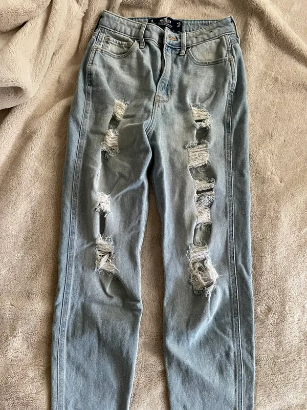 Hollister Light Wash Ripped Jeans - Image 3