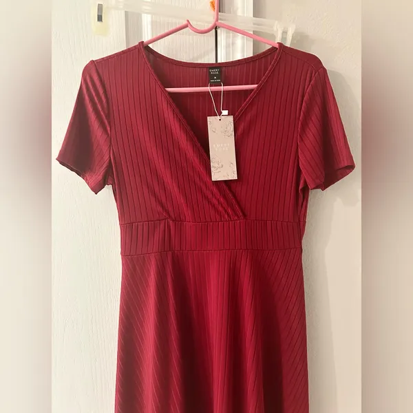 NWT Women’s Red V-Neck Dress Size Medium - Image 3