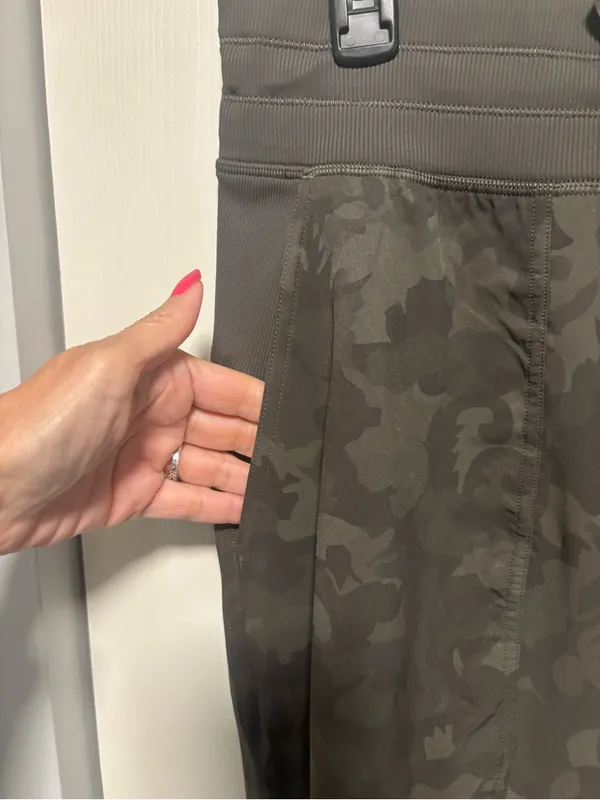 lululemon Dance Studio Mid-Rise Jogger Full Length Camo Pants Size 8 - Image 5