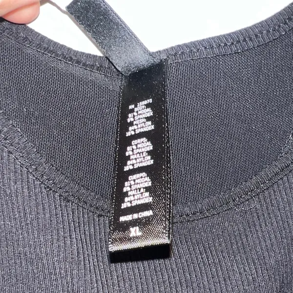 SKIMS Black Ribbed crop top XL onyx ribbed - Image 5