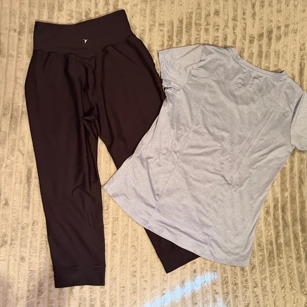 Old Navy Active Powersoft Joggers and Blue Short Sleeve Athletic Top Set M - Image 6