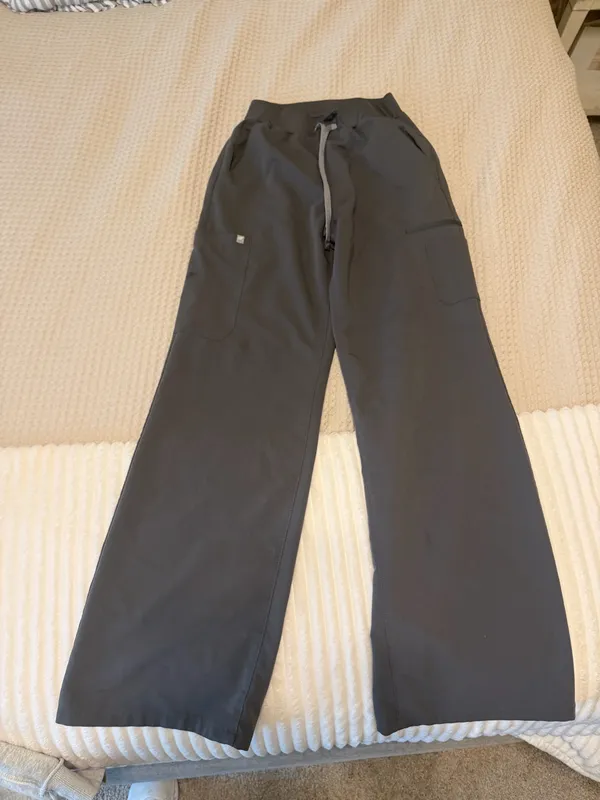 Fabletics Scrub Set - Image 3