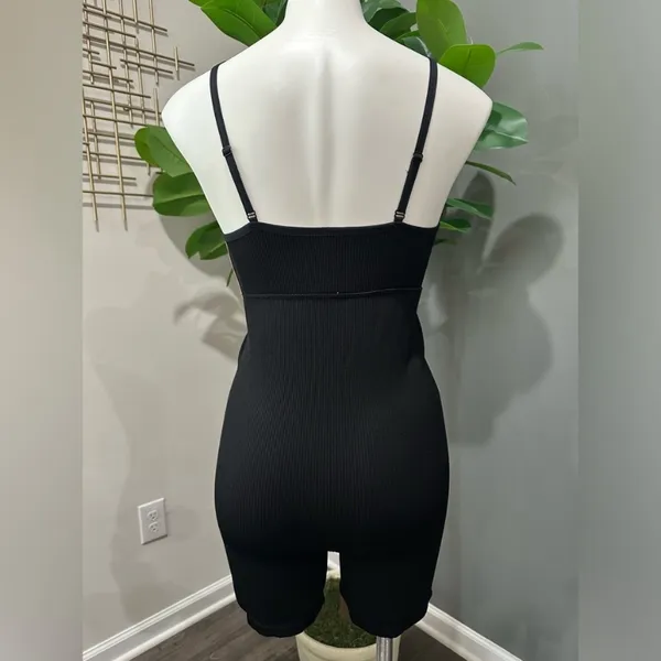 NWT Colsie Cut-Out Ribbed Romper in black XS - Image 4