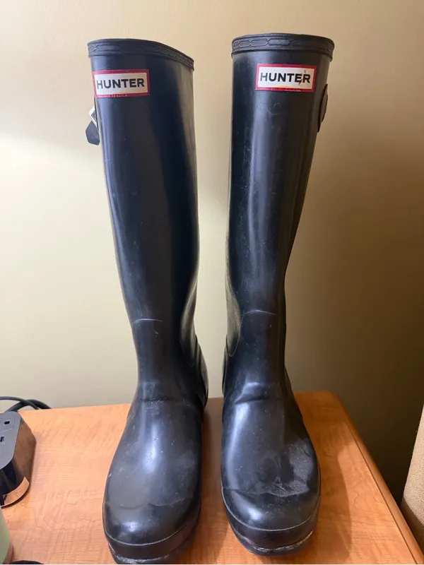 Tall black Hunter rain boots - Image 2