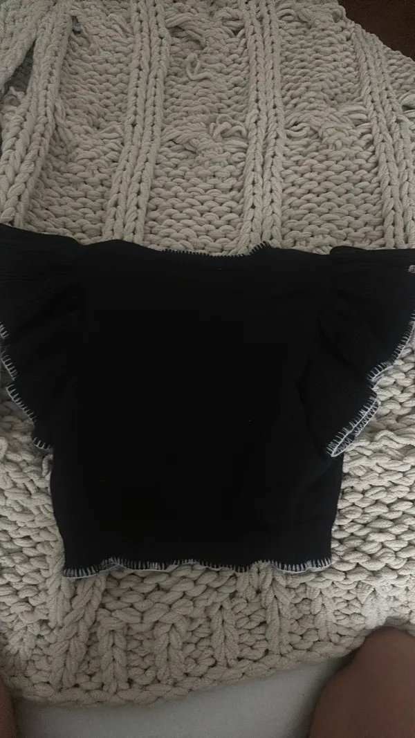 boutique cropped ruffled sleeve sweater shirt Black - Image 2