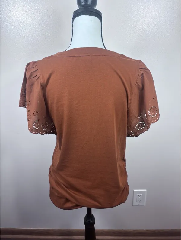 Old Navy Maternity Horse Chesty Eyelet Flutter Sleeve Knit Round Neck Tee Sz M - Image 5